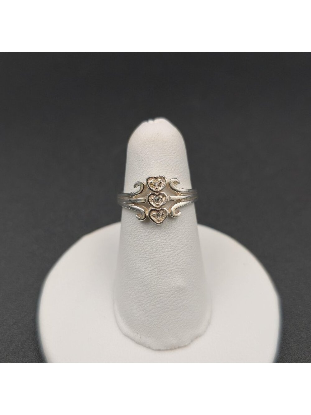 Size 4 Sterling Silver Three Heart Avon Brand Open Band Ring A7660